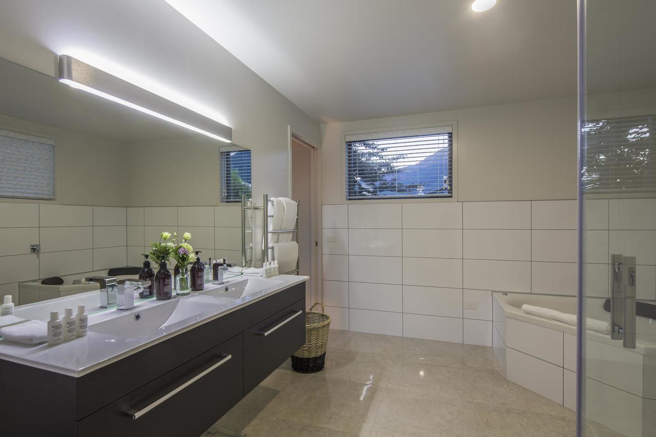 Lakefront Luxury By Amazing Accom Queenstown Kültér fotó
